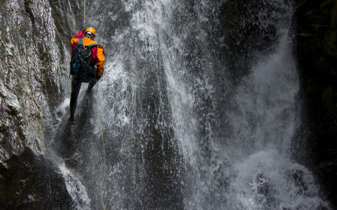Zawody canyoningowe – rosnący trend sportów ekstremalnych w Europie